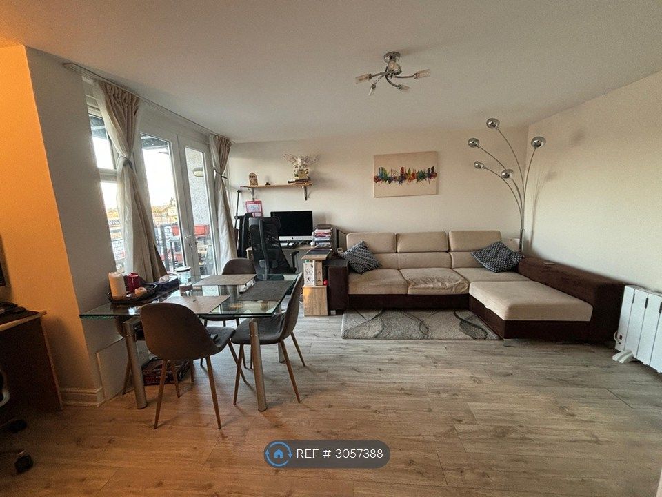 Property photo 1 of 8 Living Room