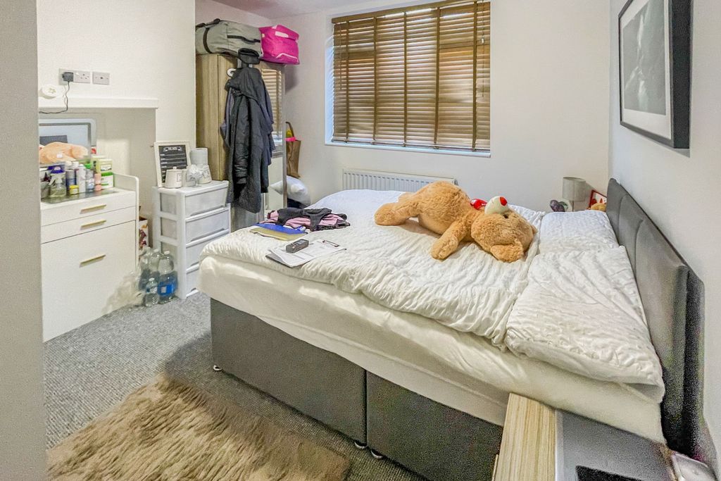 Property photo 2 of 19 44 Shobnall Street, Burton-On-Trent, Staffordshire, De14 2Hh