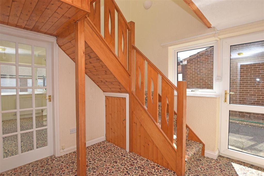 Property photo 2 of 22 Hallway.Jpg