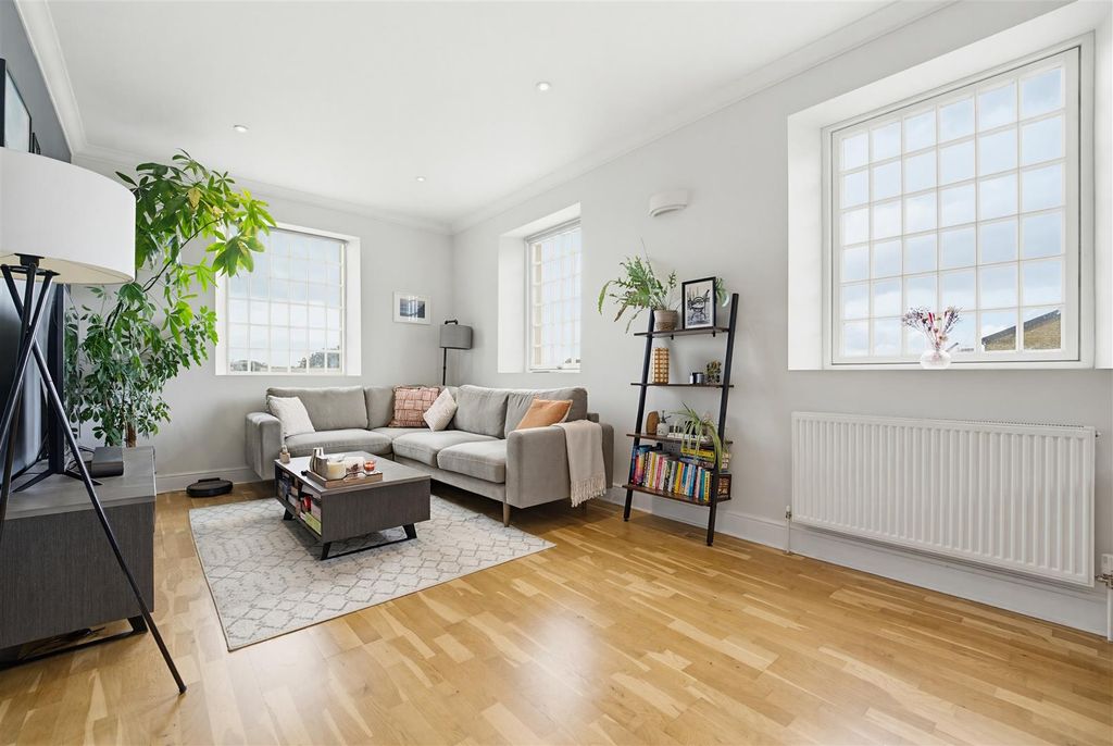 Property photo 3 of 14 17 Clerkenwell Recp.Jpg