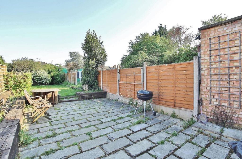 Property photo 2 of 8