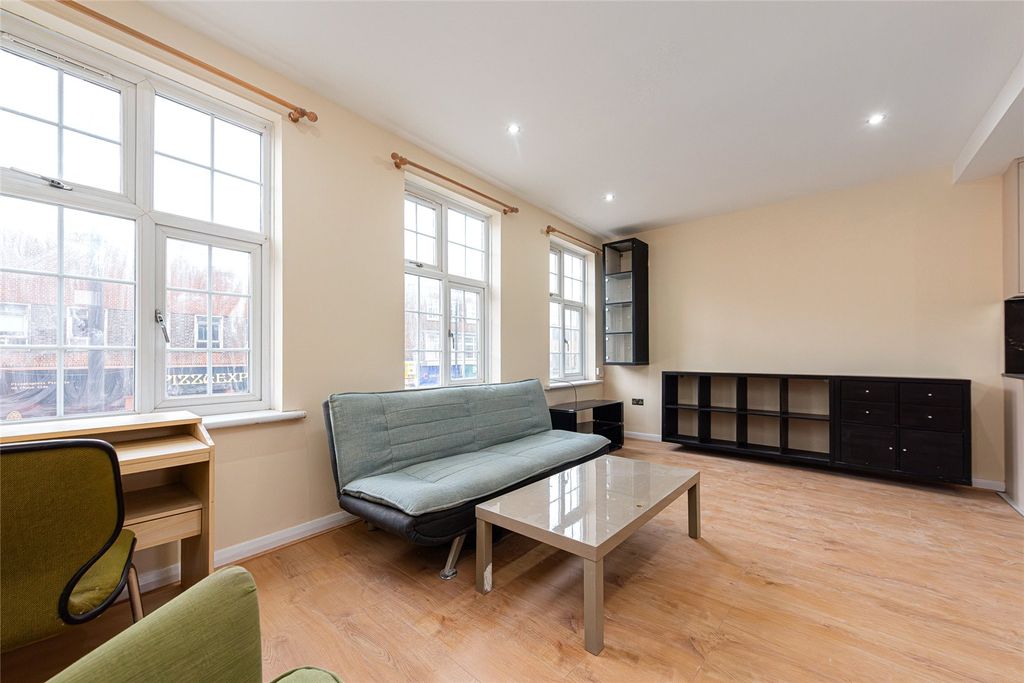 Property photo 2 of 9 Picture No. 17