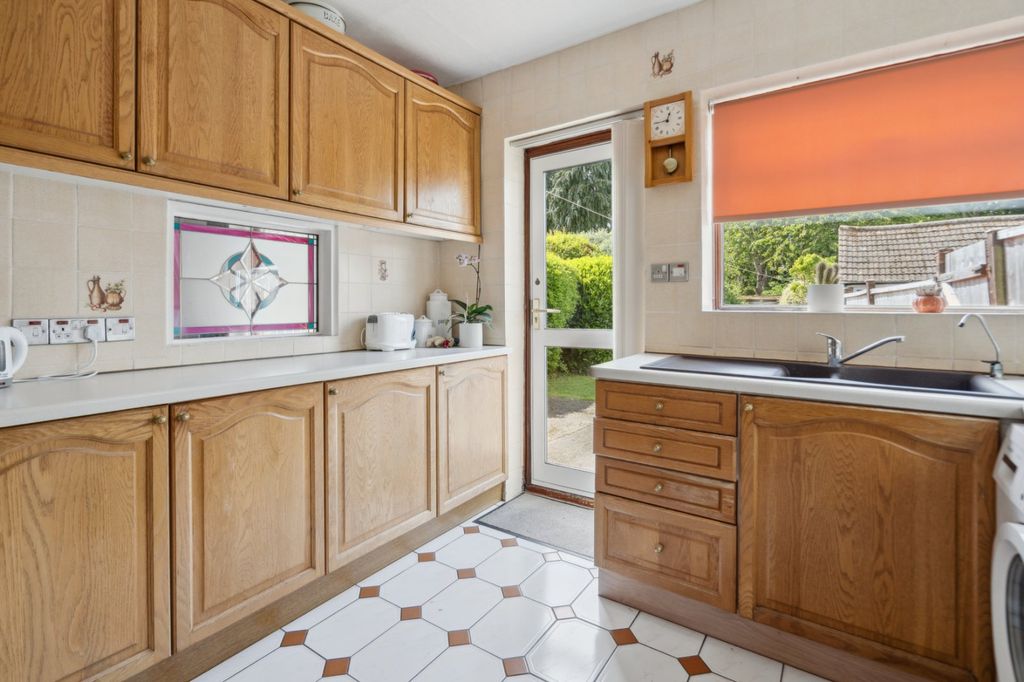 Property photo 3 of 21 Kitchen