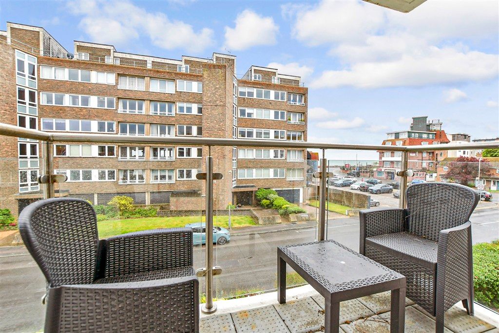 Property photo 3 of 9 Balcony / Terrace
