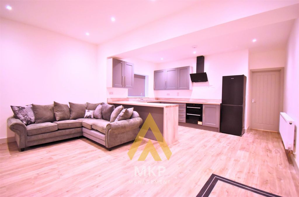 Property photo 2 of 15 4.Png