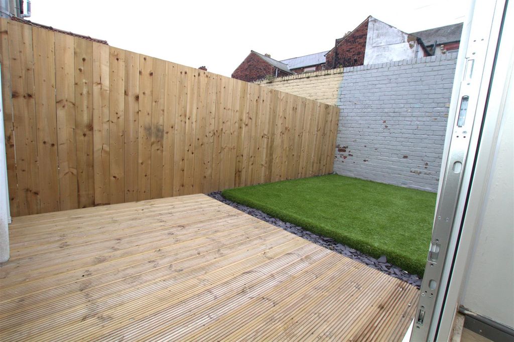 Property photo 3 of 15 Decking.Jpg