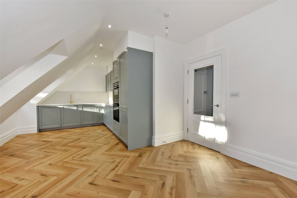 Property photo 3 of 9 Living / Dining Room