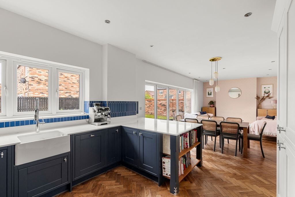 Property photo 2 of 28 Family Living Kitchen