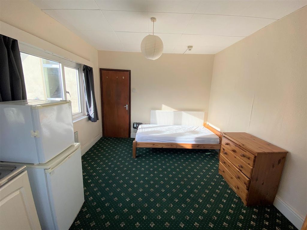 Property photo 2 of 3 Room c 2.Jpg