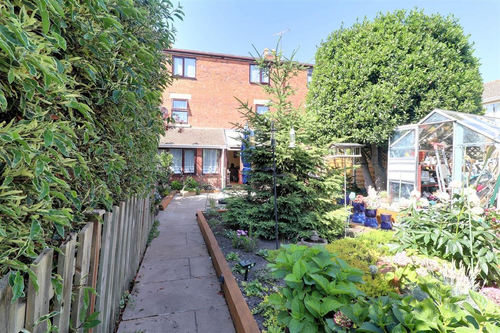 Property photo 2 of 16