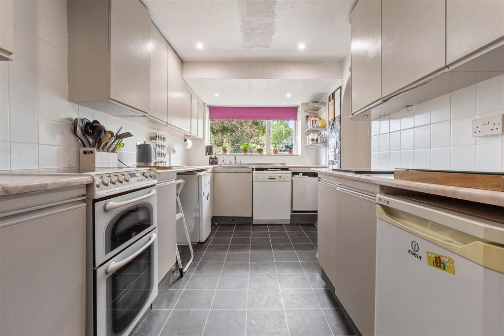 Property photo 3 of 20 83 Balcombe Avenue-002.Jpg