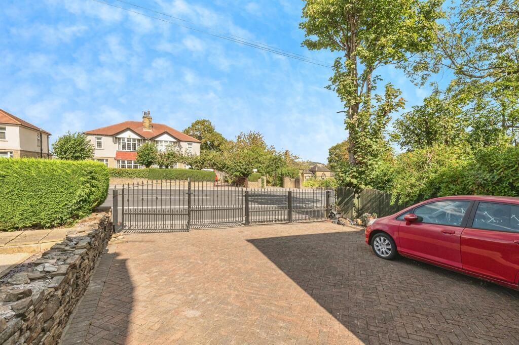 Property photo 2 of 16 Driveway