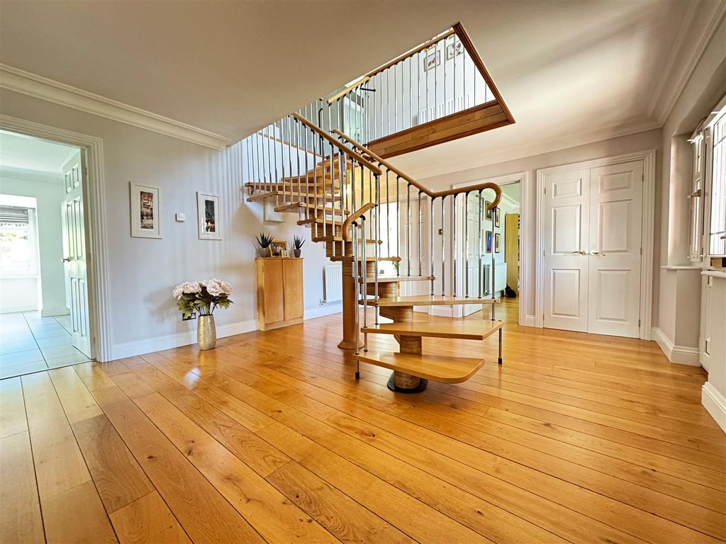 Property photo 2 of 24 Hall