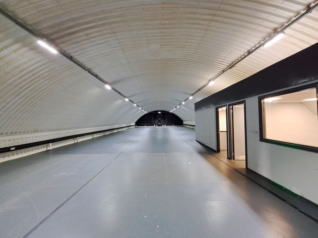 Property photo 1 of 6 An Empty Arch With White Lining And A WC Cubicle To The Front.