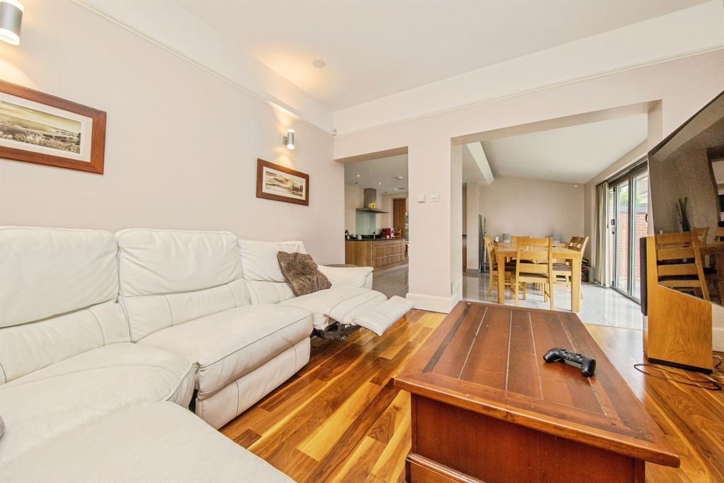 Property photo 3 of 27