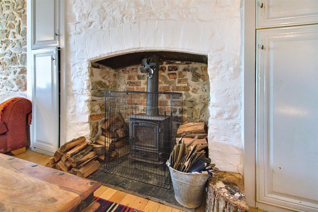 Property photo 2 of 44 Fireplace