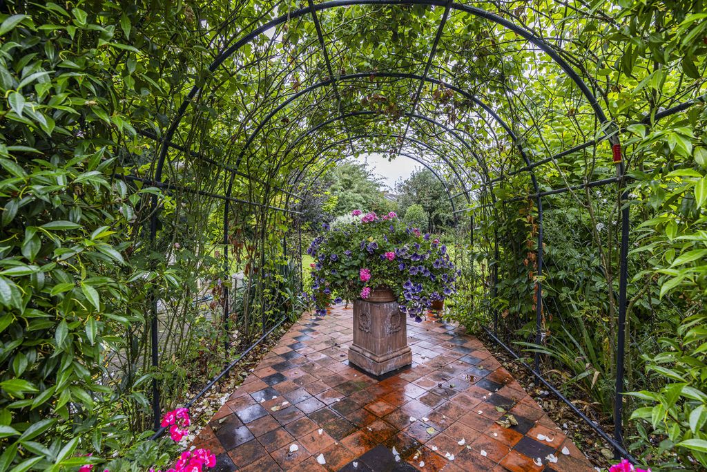 Property photo 3 of 16