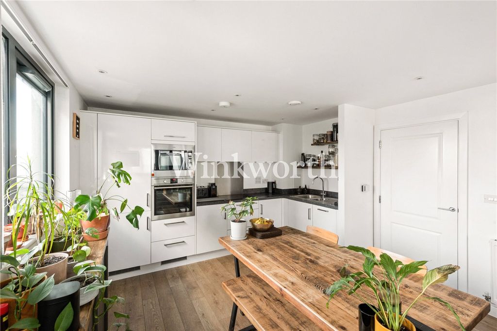 Property photo 3 of 15 Picture No. 10