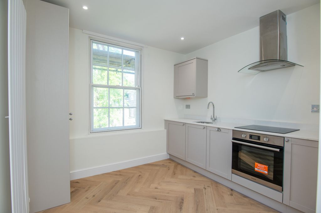 Property photo 2 of 15 008