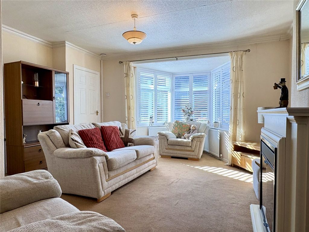 Property photo 2 of 17 Lounge