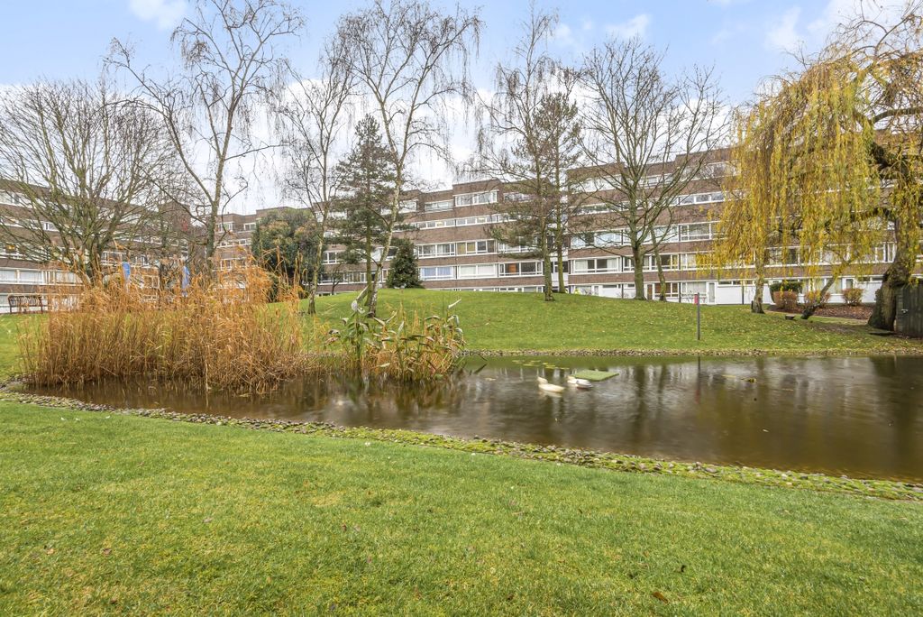 Property photo 1 of 7 External