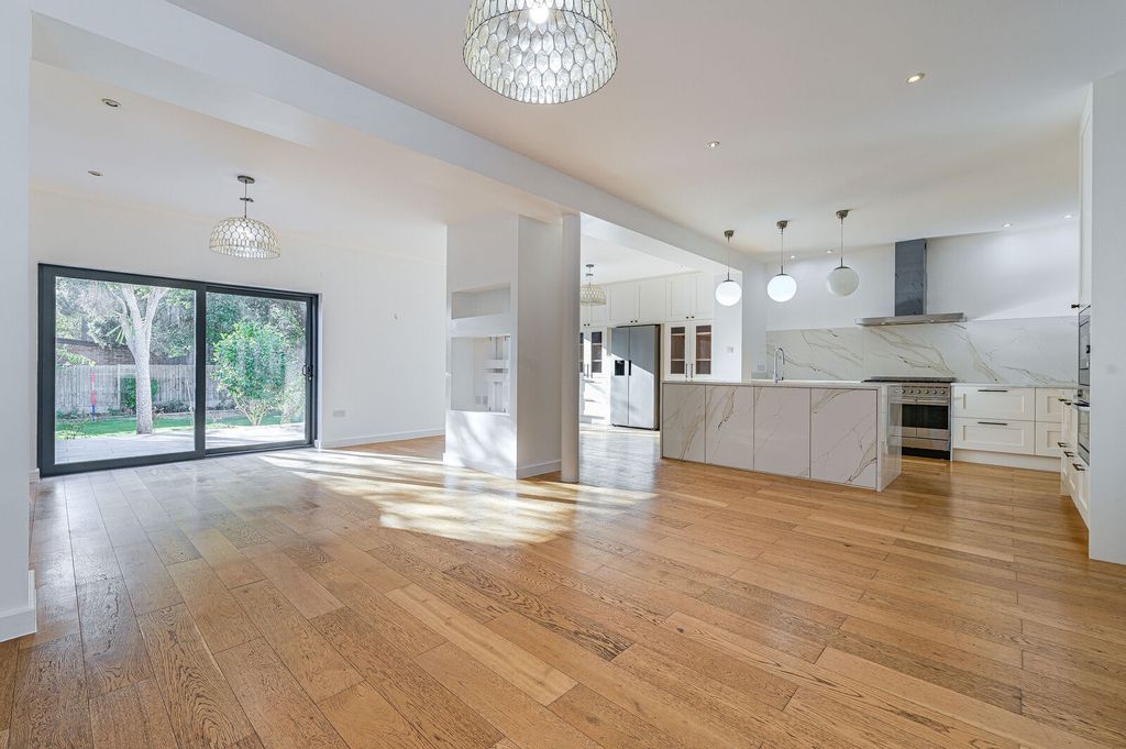 Property photo 2 of 37