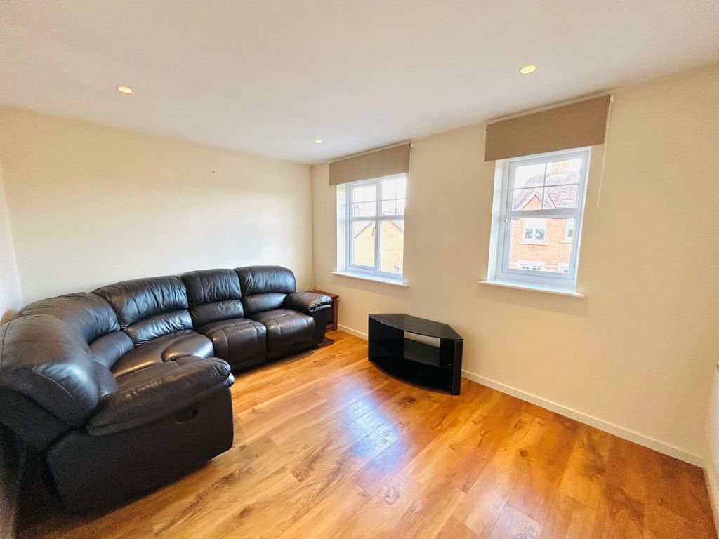 Property photo 2 of 8