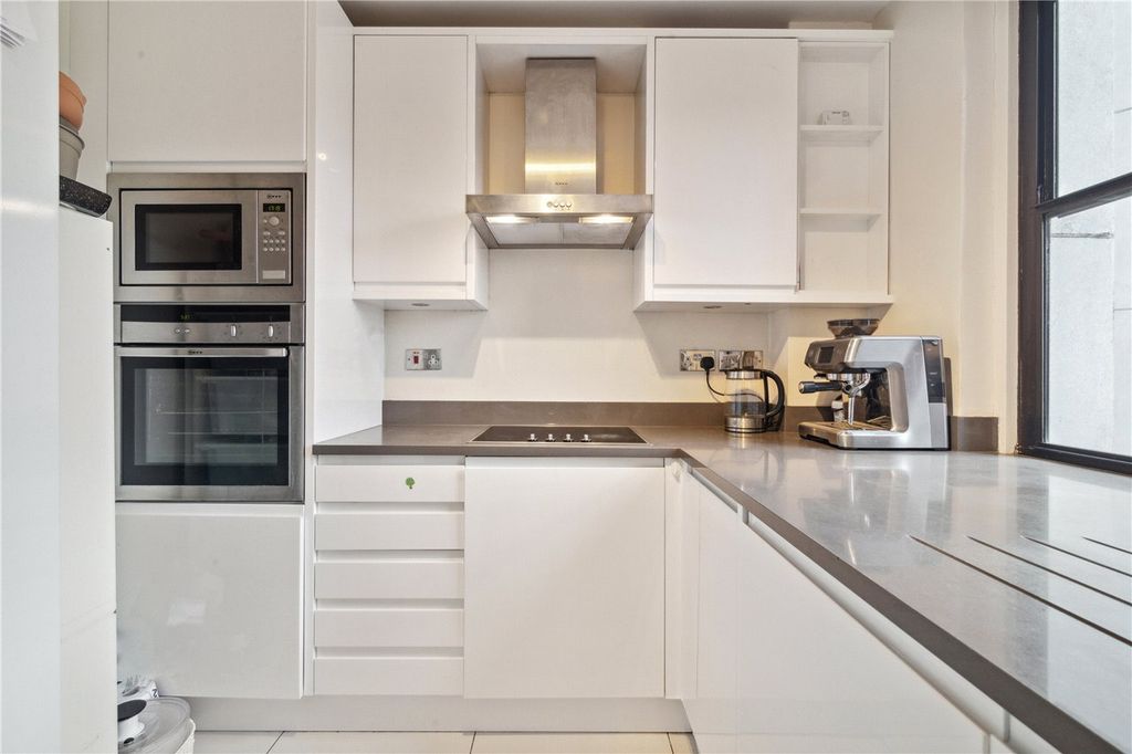 Property photo 3 of 9 Kitchen