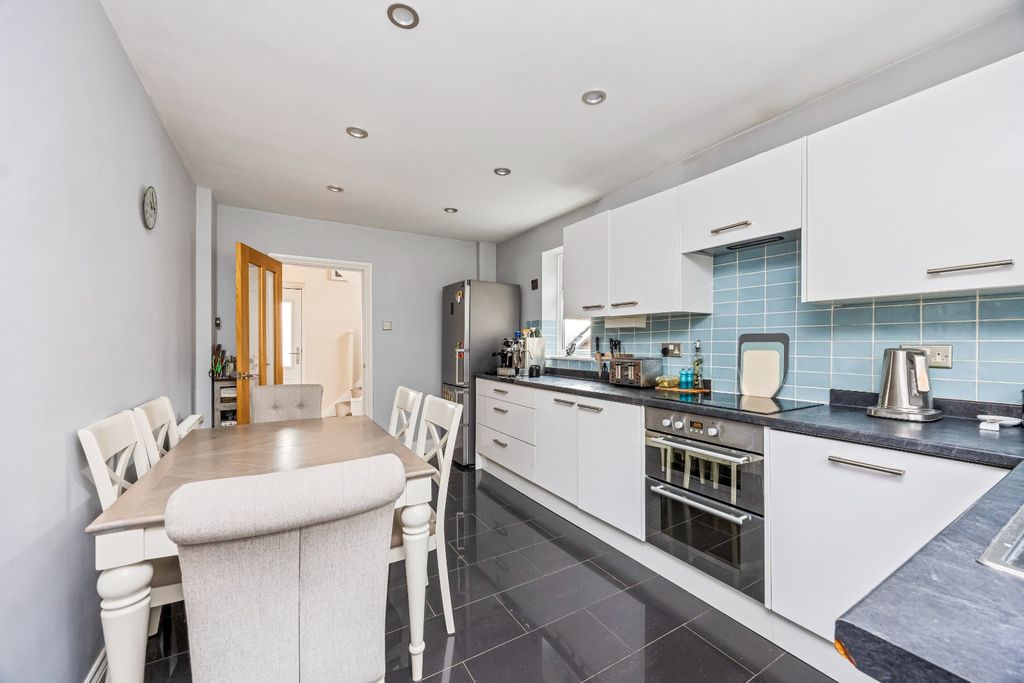 Property photo 3 of 22 4939014