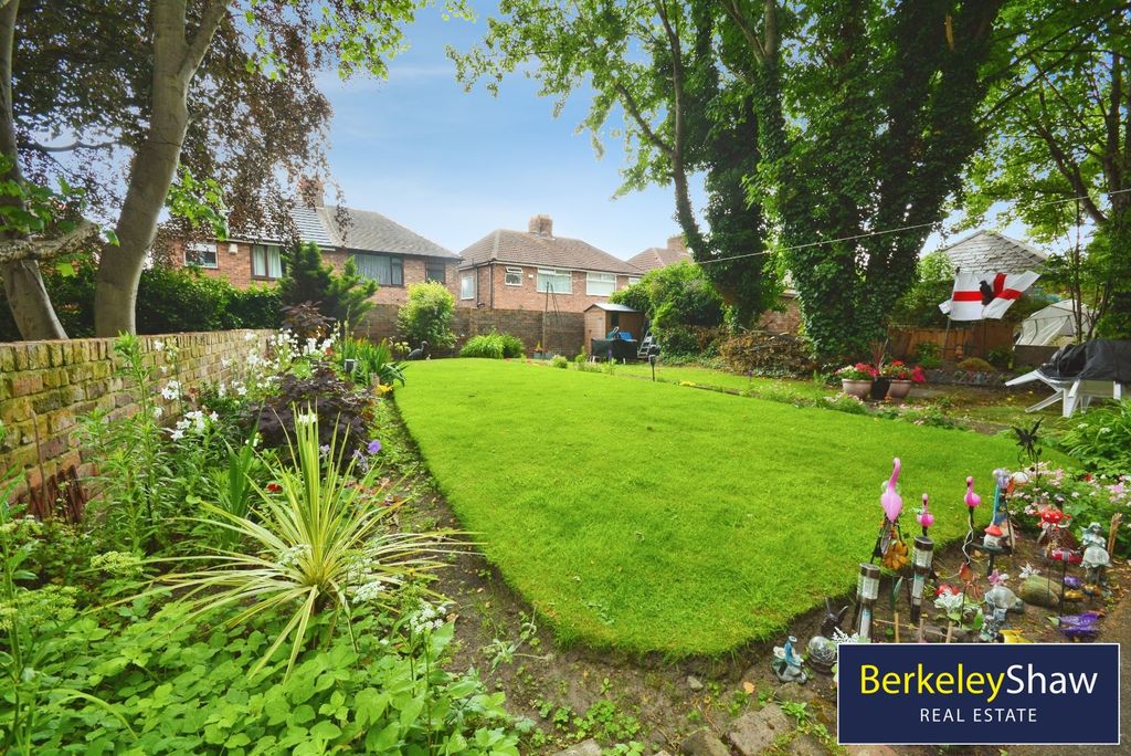 Property photo 3 of 7 Communal Garden