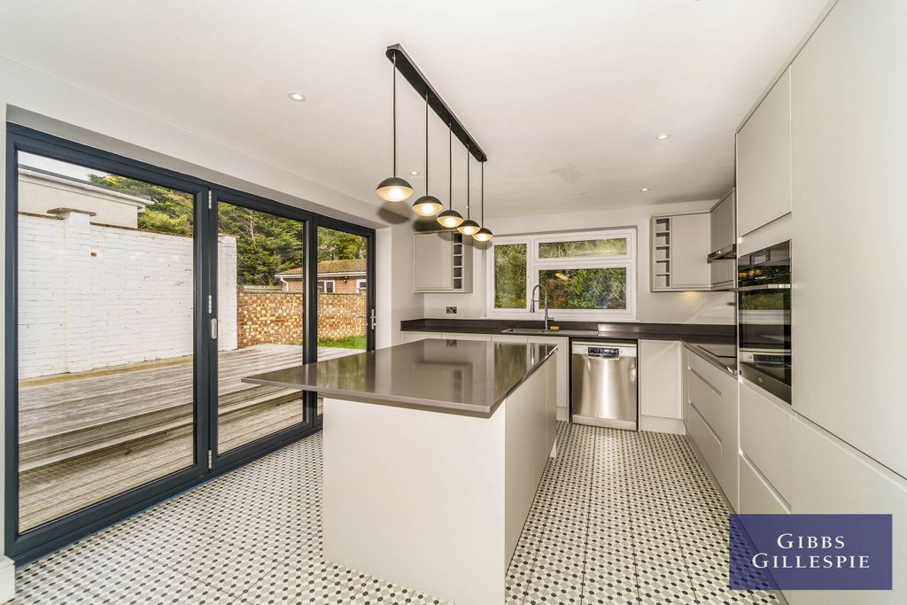 Property photo 1 of 10 Kitchen