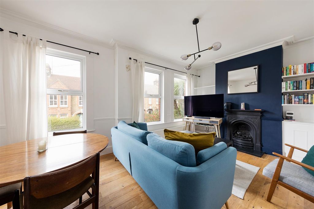 Property photo 3 of 20 Harris Street, E17