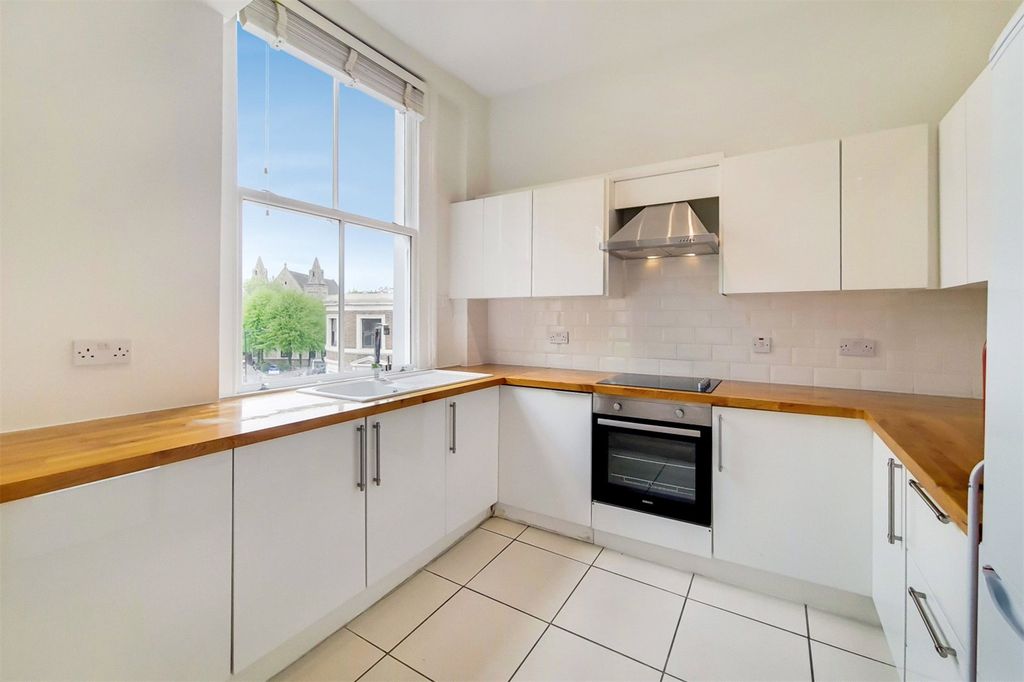 Property photo 2 of 6 Picture No. 16