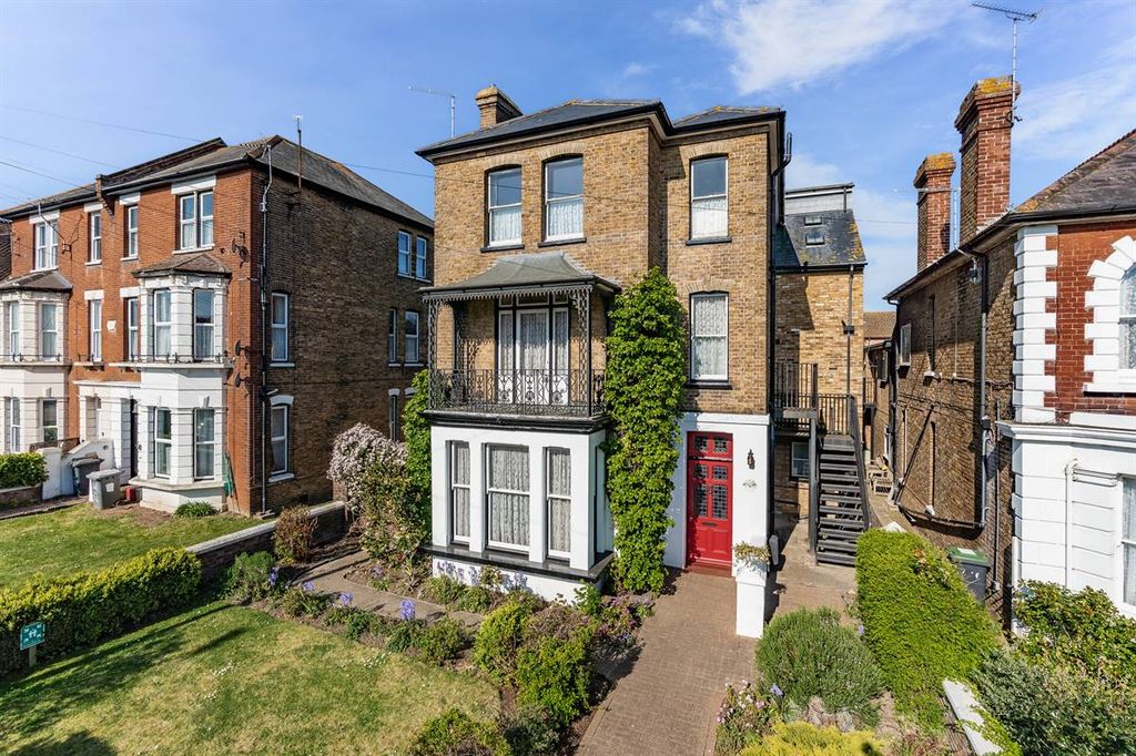 Property photo 1 of 35