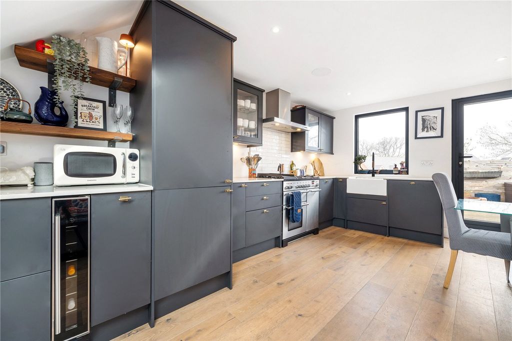 Property photo 1 of 17 Kitchen