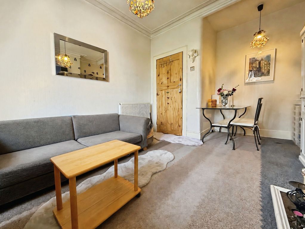Property photo 2 of 11 Lounge