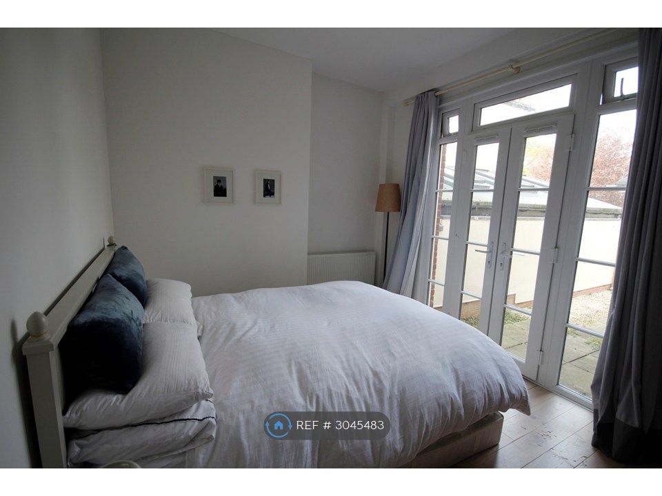 Property photo 2 of 27 Double Bedroom