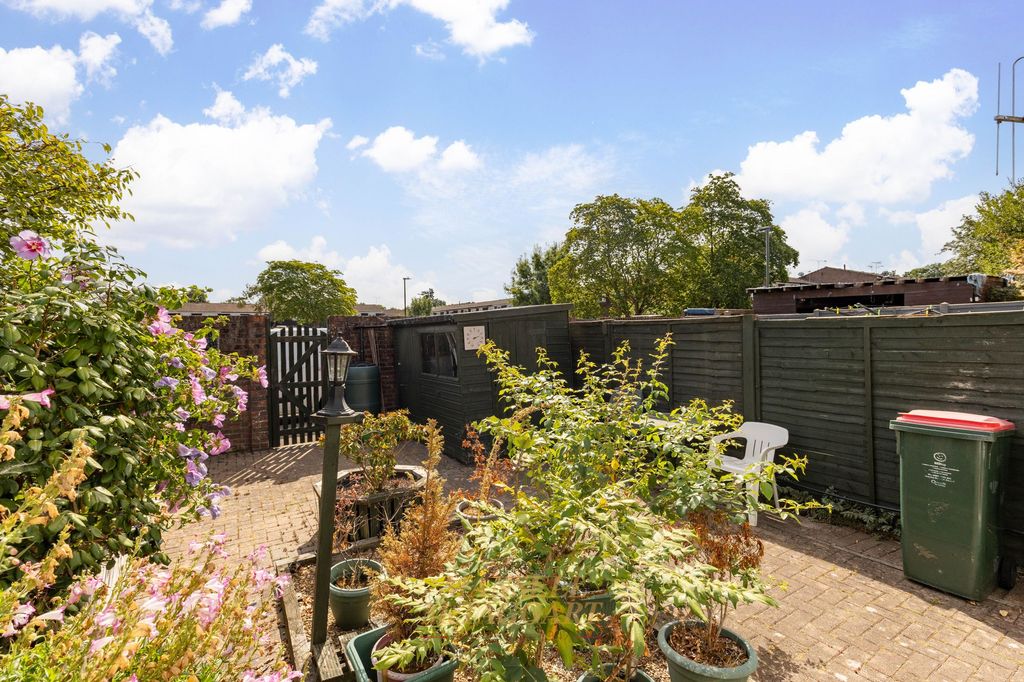 Property photo 3 of 25