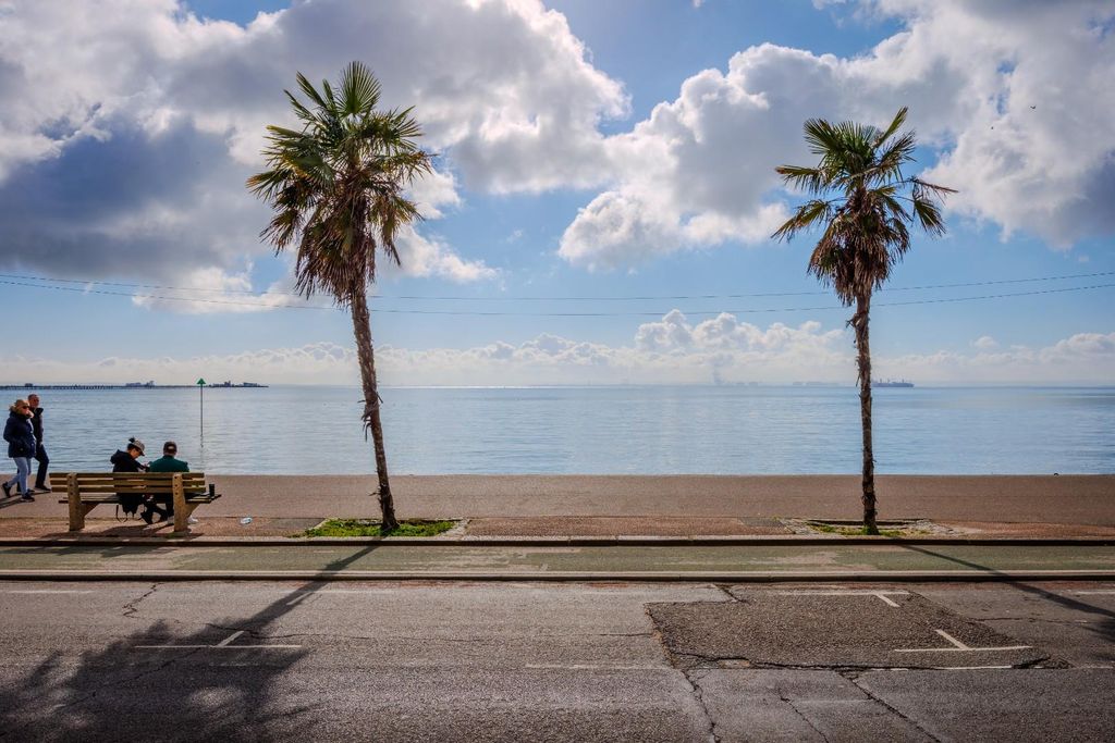 Property photo 2 of 23