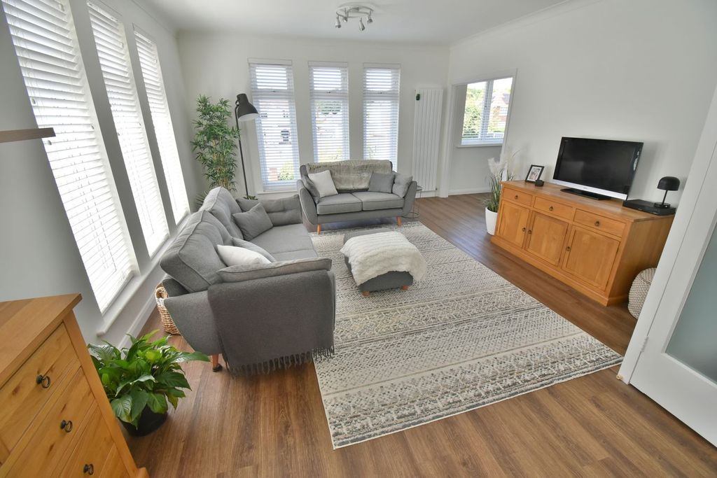 Property photo 2 of 25
