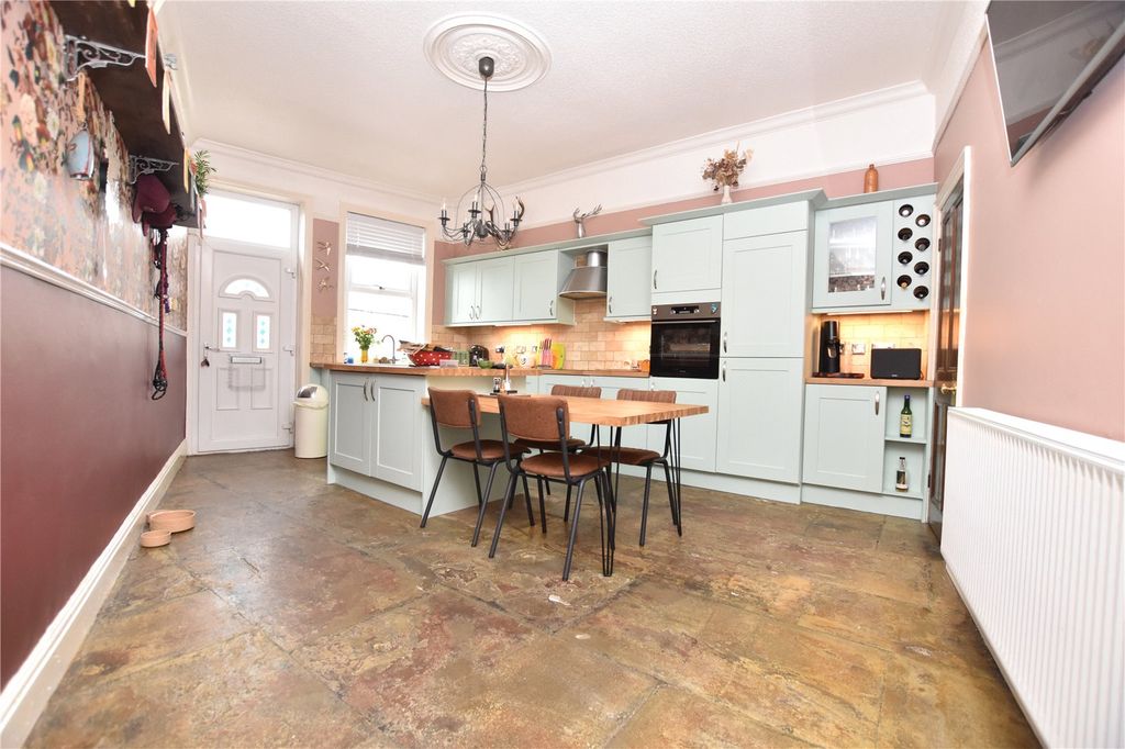 Property photo 2 of 24 Picture No. 15