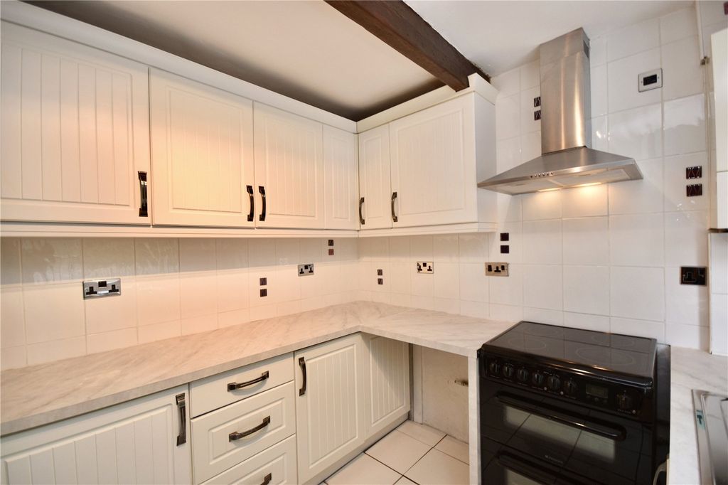 Property photo 3 of 17 Kitchen
