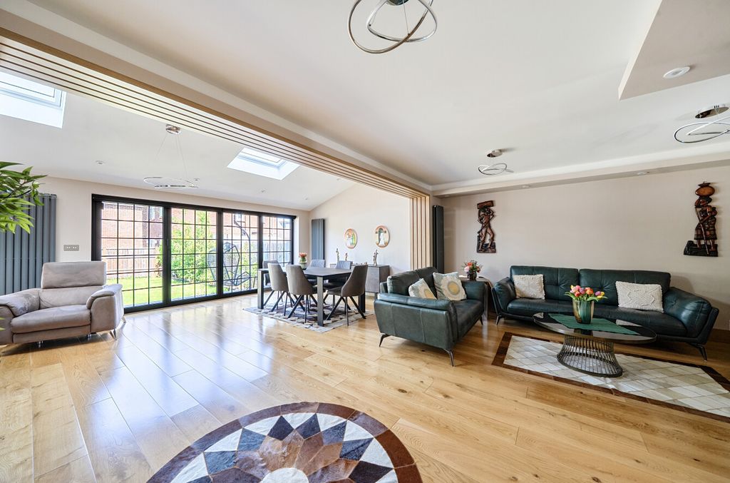 Property photo 2 of 22 1454472-11-69F500...