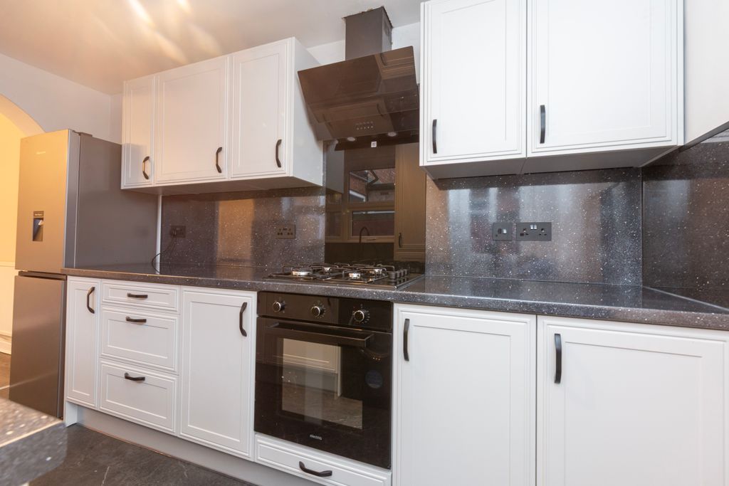 Property photo 1 of 19 Kitchen
