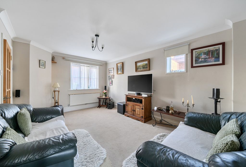 Property photo 3 of 20 1409396-10-698387...