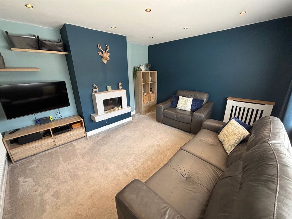 Property photo 3 of 11 Picture No. 12