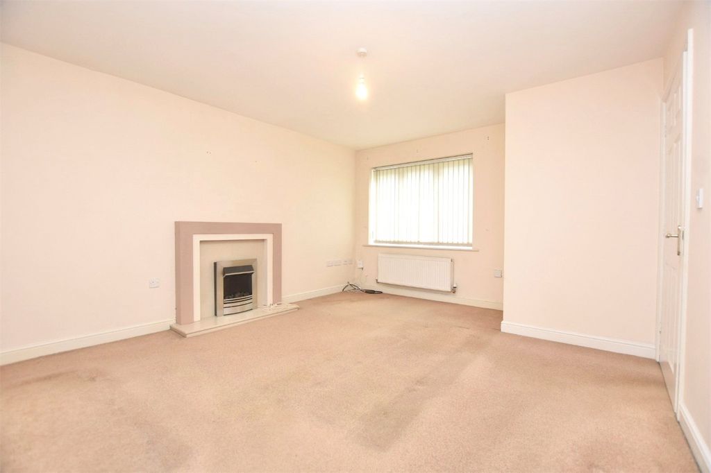 Property photo 2 of 16 Lounge