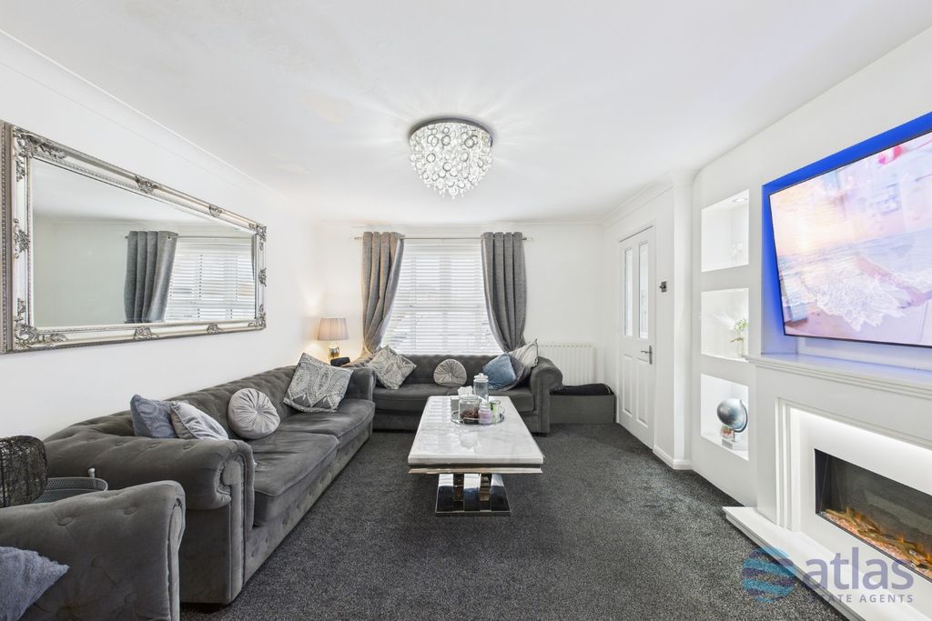 Property photo 2 of 29 Living Room