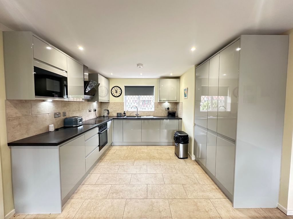 Property photo 3 of 10 5355402