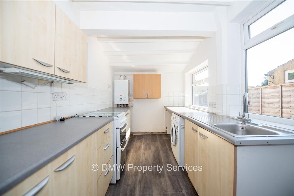 Property photo 2 of 7 Kitchen